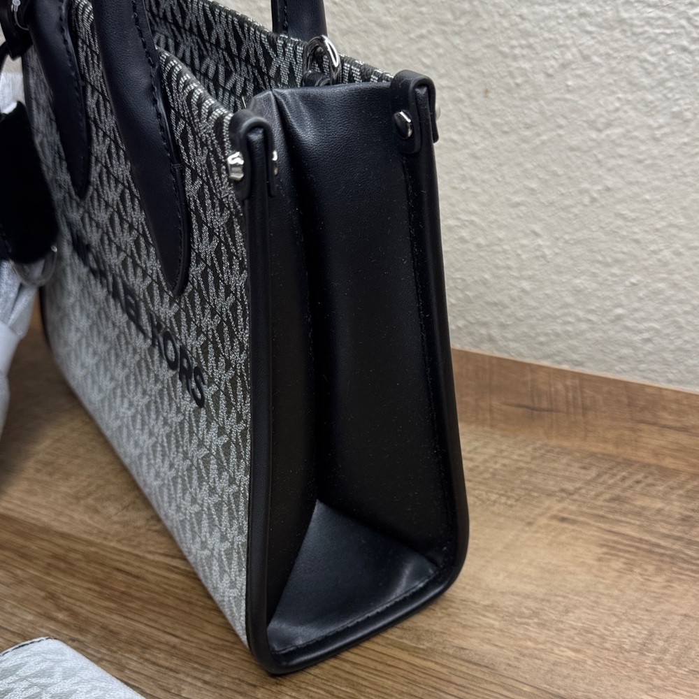 Michael Kors Small Mirella Shopper TZ & Large Jet Set Matching Wristlet Wallet - Picture 5 of 8